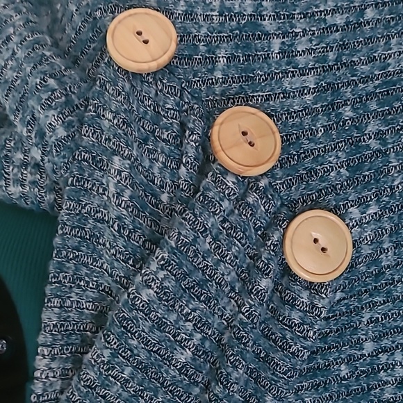 Blue sweater - Picture 2 of 3